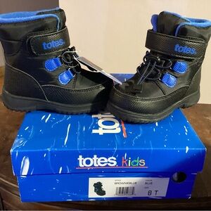 Totes Kids Black and Blue Boots